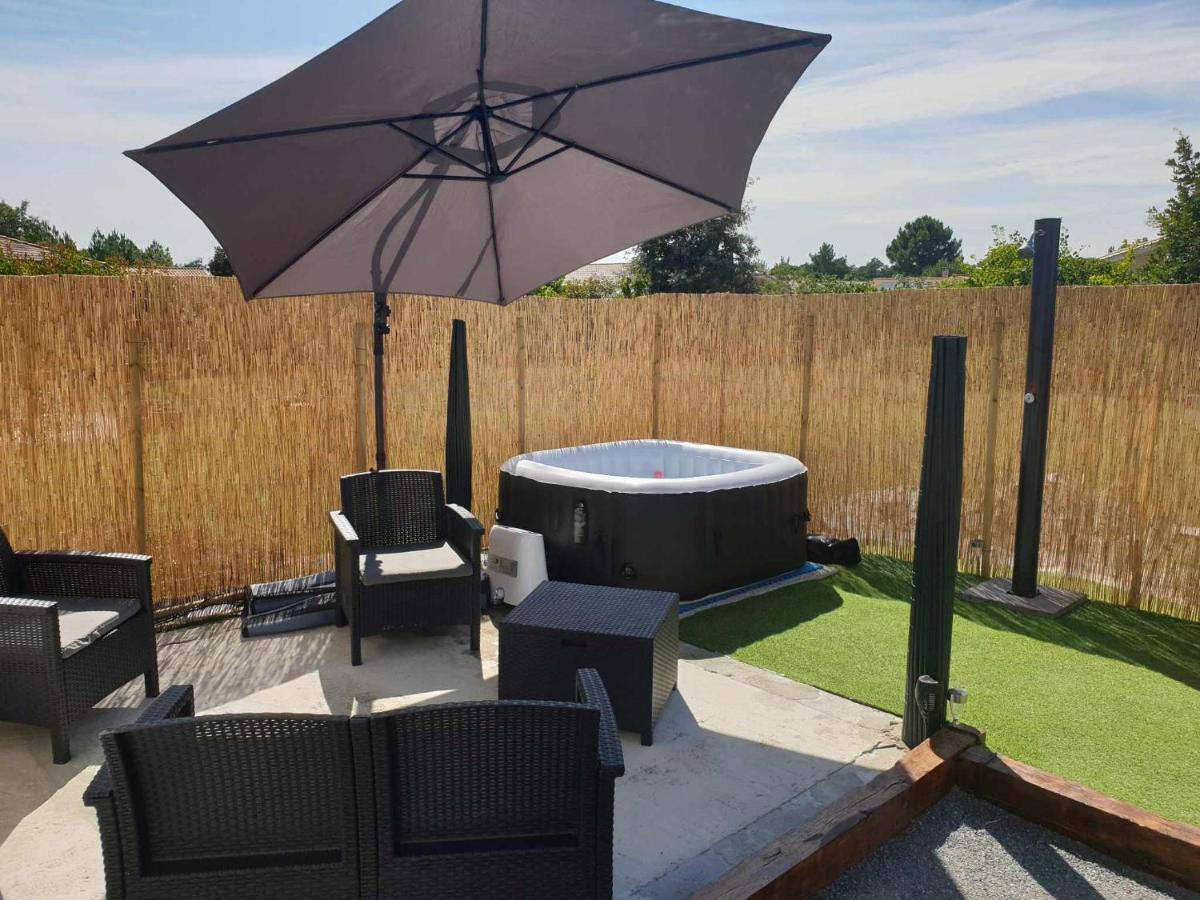 Beau Logement Avec Terrasse, Jacuzzi Et Terrain De Petanque Privatif A 5 Minutes De La Plage Audenge Esterno foto